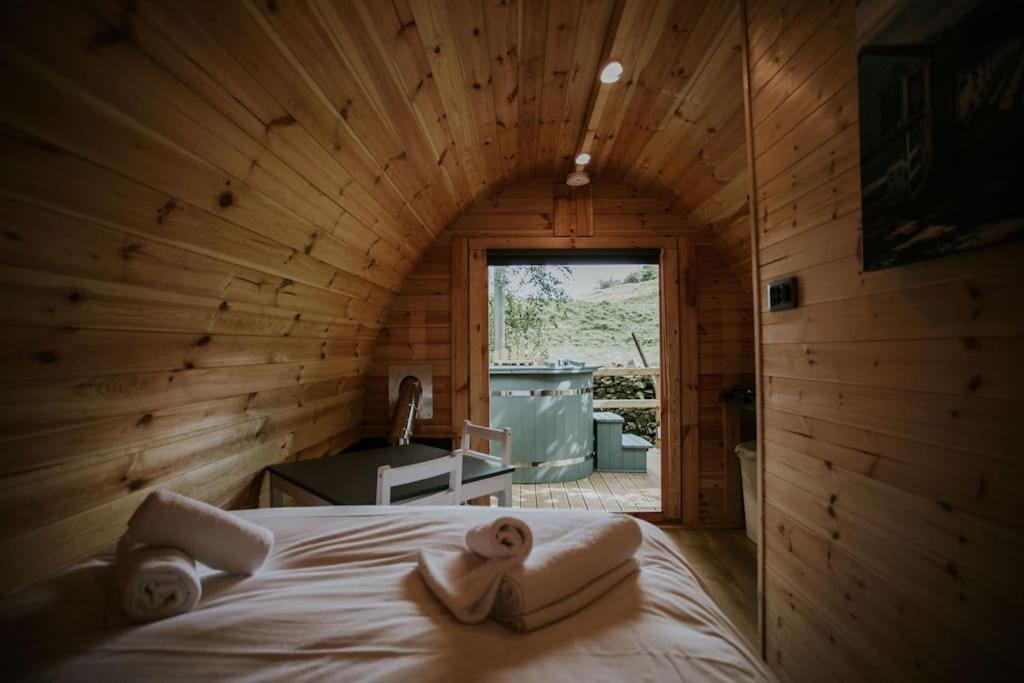 Pine Cosy Winter Cabin - Hot Tub & Log Burner Appartamento Barmouth Esterno foto